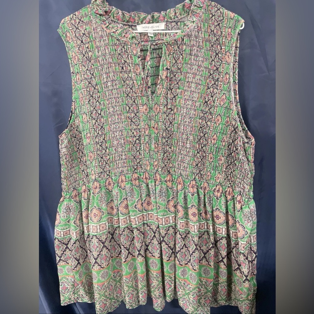 Rose & Olive Green Sleeveless Pleated Blouse